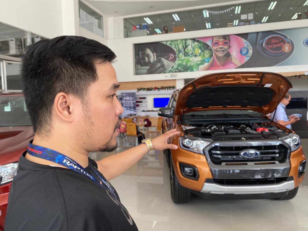 A Ford Philippines representative discuss on the engine features of the Ford Ranger Wildtrak